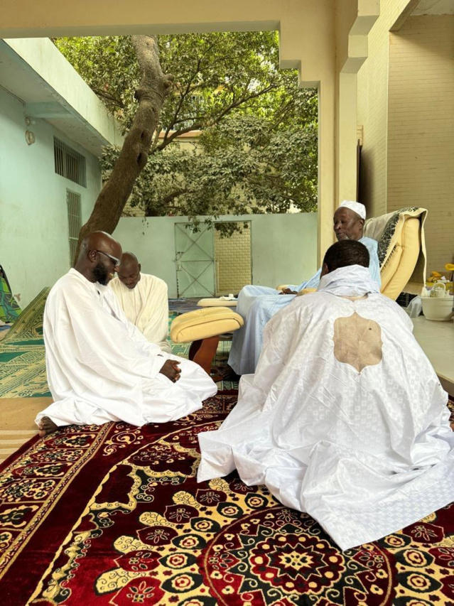 Reçu par Serigne Cheikh Saliou Mbacké en présence de ...Serigne Bass Abdou Khadre- Que prépare encore le ministre des transports, El Malick Ndiaye? Reçu par Serigne Cheikh Saliou Mbacké en présence de ...Serigne Bass Abdou Khadre- Que prépare encore le ministre des transports, El Malick Ndiaye?