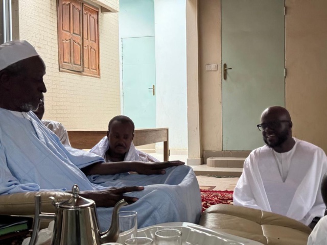 Reçu par Serigne Cheikh Saliou Mbacké en présence de ...Serigne Bass Abdou Khadre- Que prépare encore le ministre des transports, El Malick Ndiaye? Reçu par Serigne Cheikh Saliou Mbacké en présence de ...Serigne Bass Abdou Khadre- Que prépare encore le ministre des transports, El Malick Ndiaye?