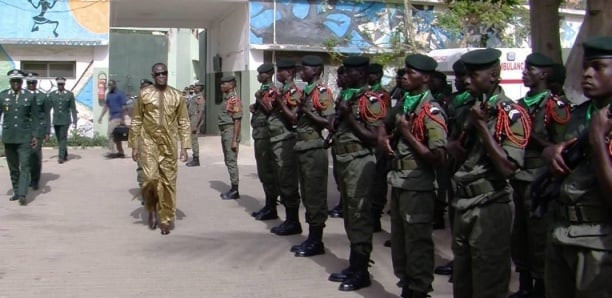 Mutinerie au Camp pénal: Le ministre de la Justice Ousmane Diagne en sapeur-pompier Mutinerie au Camp pénal: Le ministre de la Justice Ousmane Diagne en sapeur-pompier