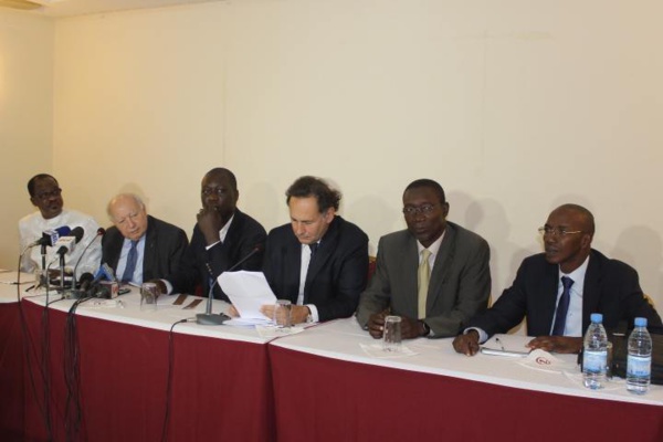 Urgent: Les avocats de Karim Wade boycottent parce que... Urgent: Les avocats de Karim Wade boycottent parce que...
