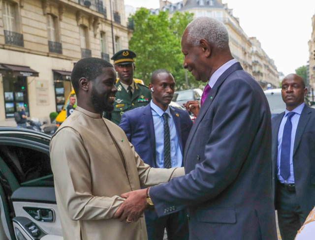 Le chef de l'Etat, Bassirou Diomaye Faye, a rencontré l'ancien président Abdou Diouf Le chef de l'Etat, Bassirou Diomaye Faye, a rencontré l'ancien président Abdou Diouf