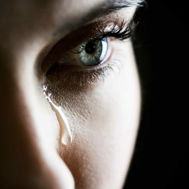 Pour empêcher la diffusion de ses vidéos pornos, l’assistante de direction vole les 5 millions de… Pour empêcher la diffusion de ses vidéos pornos, l’assistante de direction vole les 5 millions de…