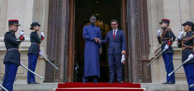 Relations France/Sénégal- Est-ce nécessaire de couper le cordon ombilical ? (Par Aly Saleh) Relations France/Sénégal- Est-ce nécessaire de couper le cordon ombilical ? (Par Aly Saleh)