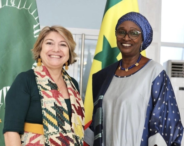 Macron honore le Général Souleymane Kandé- L'ambassadrice de France au Sénégal sera t'elle convoquée par la patronne de notre Diplomatie pour "ingérence"? Macron honore le Général Souleymane Kandé- L'ambassadrice de France au Sénégal sera t'elle convoquée par la patronne de notre Diplomatie pour "ingérence"?