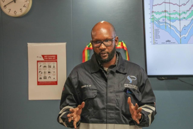 Premiers barils de pétrole au SÉNÉGAL- Les images exclusives de la visite sur la plateforme Sangomar du chef de l'Etat Bassirou Diomaye Diakhar Faye  Premiers barils de pétrole au SÉNÉGAL- Les images exclusives de la visite sur la plateforme Sangomar du chef de l'Etat Bassirou Diomaye Diakhar Faye