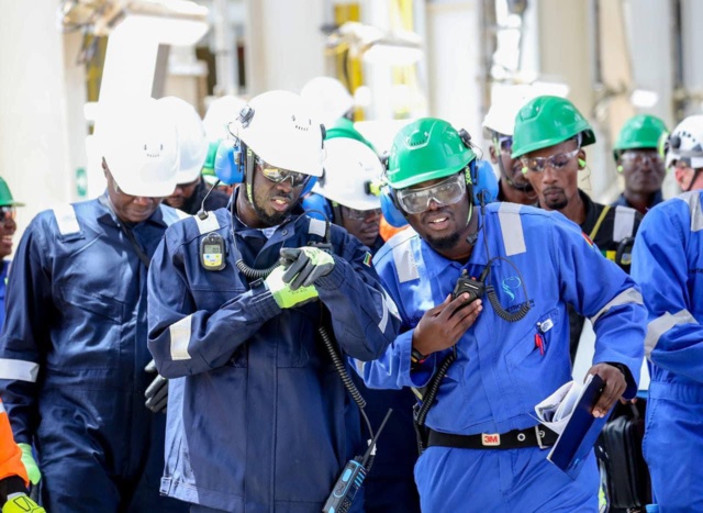 Premiers barils de pétrole au SÉNÉGAL- Les images exclusives de la visite sur la plateforme Sangomar du chef de l'Etat Bassirou Diomaye Diakhar Faye  Premiers barils de pétrole au SÉNÉGAL- Les images exclusives de la visite sur la plateforme Sangomar du chef de l'Etat Bassirou Diomaye Diakhar Faye