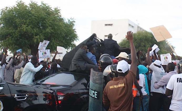 Déférés au Parquet, les étudiants présumés "bourreaux" de Macky risquent l'inculpation pour... Déférés au Parquet, les étudiants présumés "bourreaux" de Macky risquent l'inculpation pour...