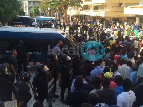 20 photos + 2 vidéos exclusif leral.net - "Assassinat" de leur compatriote à Saragosse: Les Sénégalais d'Espagne se rebellent 20 photos + 2 vidéos exclusif leral.net - "Assassinat" de leur compatriote à Saragosse: Les Sénégalais d'Espagne se rebellent