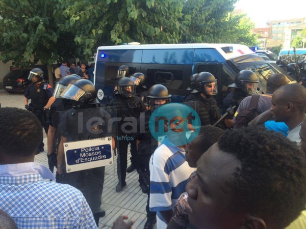 20 photos + 2 vidéos exclusif leral.net - "Assassinat" de leur compatriote à Saragosse: Les Sénégalais d'Espagne se rebellent 20 photos + 2 vidéos exclusif leral.net - "Assassinat" de leur compatriote à Saragosse: Les Sénégalais d'Espagne se rebellent