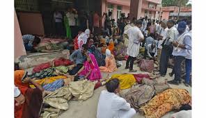 Inde : au moins 116 morts dans une bousculade lors d'un rassemblement religieux Inde : au moins 116 morts dans une bousculade lors d'un rassemblement religieux