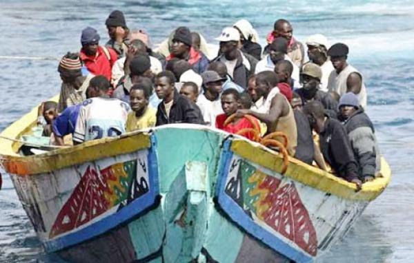 CHAVIREMENT D'UNE PIROGUE A ST LOUIS- 30 corps retrouvés finalement enterrés en Mauritanie CHAVIREMENT D'UNE PIROGUE A ST LOUIS- 30 corps retrouvés finalement enterrés en Mauritanie