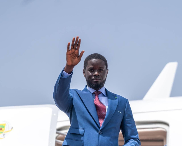 Le Président de la République, Bassirou Diomaye Faye, a quitté Dakar aujourd'hui pour Abuja Le Président de la République, Bassirou Diomaye Faye, a quitté Dakar aujourd'hui pour Abuja