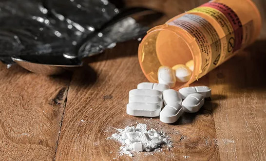 Le décès suspect de la commerçante, la drogue (volet) et son petit ami chanteur religieux Le décès suspect de la commerçante, la drogue (volet) et son petit ami chanteur religieux