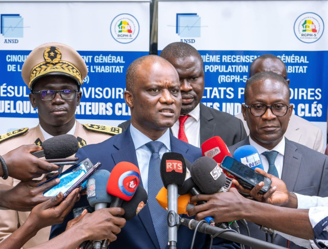 ANSD | LE RGPH-5 RÉVÈLE UNE POPULATION DE PLUS DE 18 MILLIONS D’HABITANTS AU SÉNÉGAL EN 2023 ANSD | LE RGPH-5 RÉVÈLE UNE POPULATION DE PLUS DE 18 MILLIONS D’HABITANTS AU SÉNÉGAL EN 2023