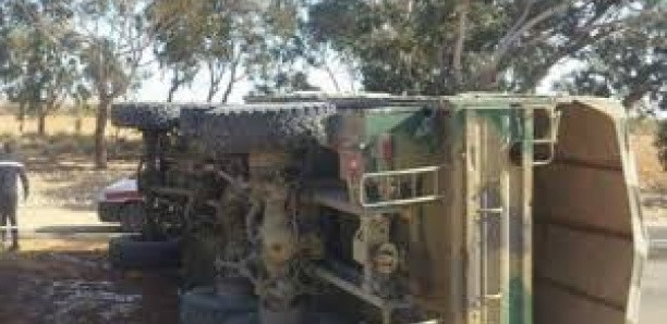 Axe Louga-Dahra : Un véhicule de l’armée se renverse, 10 militaires blessés Axe Louga-Dahra : Un véhicule de l’armée se renverse, 10 militaires blessés