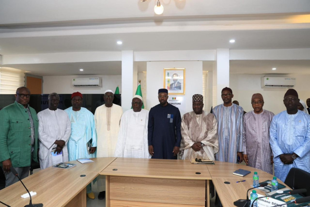 Le Premier Ministre Ousmane SONKO a reçu l’association en charge des travaux d’achèvement de la grande mosquée de Tivaouane. Le Premier Ministre Ousmane SONKO a reçu l’association en charge des travaux d’achèvement de la grande mosquée de Tivaouane.