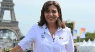 JO 2024: la maire de Paris Anne Hidalgo s'est baignée dans la SeineLa maire de Paris Anne Hidalgo, le président du comité d'organisation des Jeux olympiques Tony Estanguet et un représentant de l'État se sont baignés dans la Seine mercredi 17 juillet JO 2024: la maire de Paris Anne Hidalgo s'est baignée dans la SeineLa maire de Paris Anne Hidalgo, le président du comité d'organisation des Jeux olympiques Tony Estanguet et un représentant de l'État se sont baignés dans la Seine mercredi 17 juillet