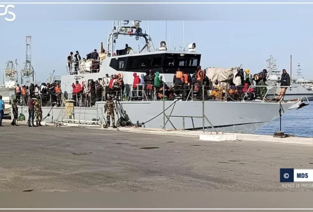 Émigration irrégulière: interception de 202 candidats par la Marine nationale Émigration irrégulière: interception de 202 candidats par la Marine nationale