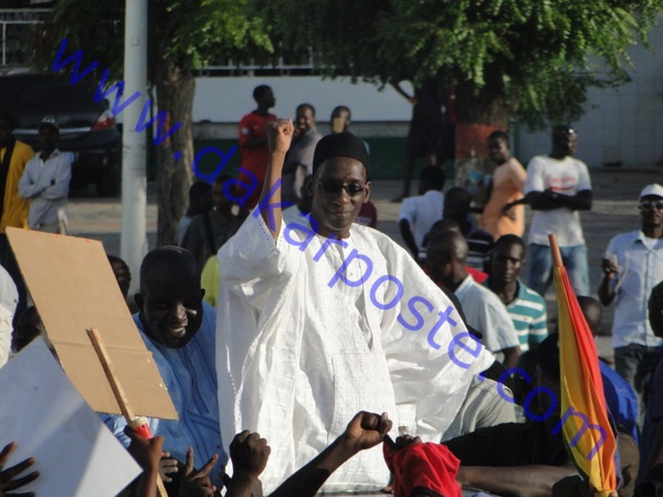 Mamadou Diop Decroix: " Préparez-vous à la résistance, nous ne sommes pas des agresseurs, mais nous sommes agressés (...)  La jeunesse, organisez-vous dans les quartiers,  entrainez-vous à la résistance (...)"