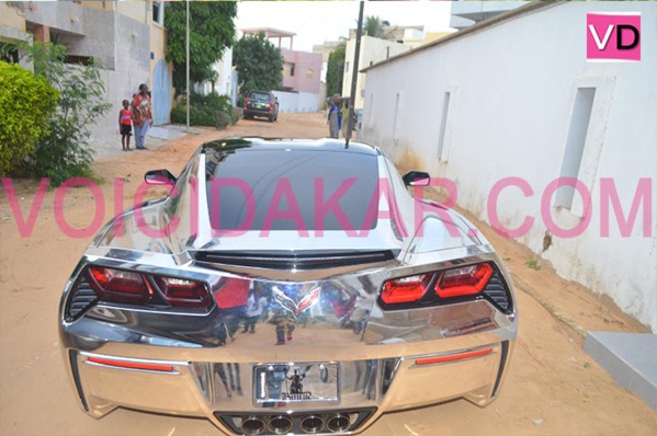 WALY SECK ROULE DÉSORMAIS EN CORVETTE SILVER: CETTE BELLE VOITURE DE SPORT QUI VAUT PLUS DE 30 MILLIONS
