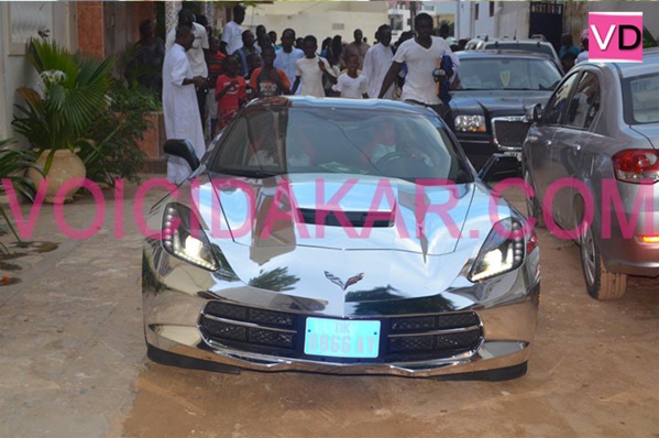 WALY SECK ROULE DÉSORMAIS EN CORVETTE SILVER: CETTE BELLE VOITURE DE SPORT QUI VAUT PLUS DE 30 MILLIONS