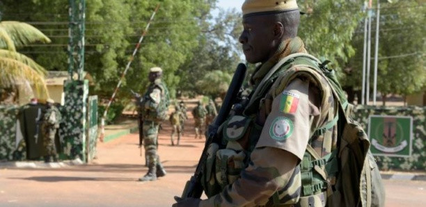 Gambie : La Cedeao récompense les soldats du 7e contingent sénégalais de l’Ecomig Gambie : La Cedeao récompense les soldats du 7e contingent sénégalais de l’Ecomig