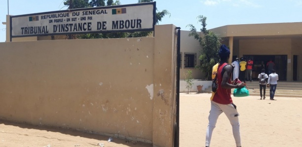 TGI Mbour : Deux ans de prison pour le vigile qui avait volé 7 000 euros TGI Mbour : Deux ans de prison pour le vigile qui avait volé 7 000 euros