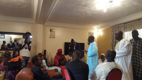 Cheikh Amar et son fidèle parent et collaborateur Kader Ndiaye au baptême du fils d'Aliou Sall Cheikh Amar et son fidèle parent et collaborateur Kader Ndiaye au baptême du fils d'Aliou Sall
