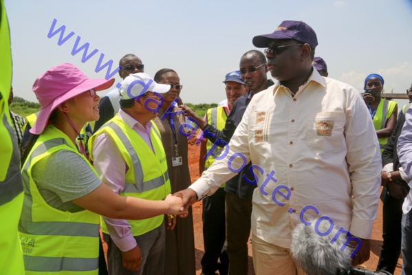 Macky Sall visite les chantiers de Diamniadio Macky Sall visite les chantiers de Diamniadio