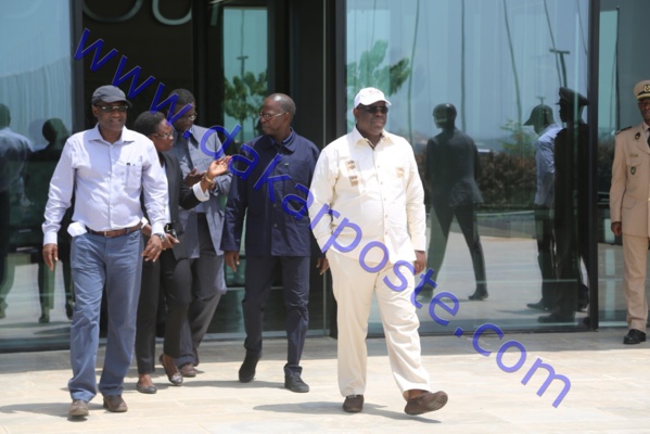 Macky Sall visite les chantiers de Diamniadio Macky Sall visite les chantiers de Diamniadio
