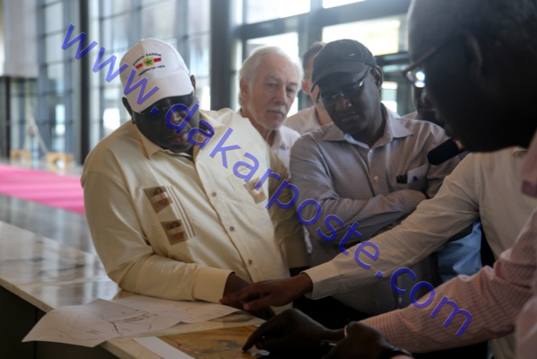 Macky Sall visite les chantiers de Diamniadio Macky Sall visite les chantiers de Diamniadio