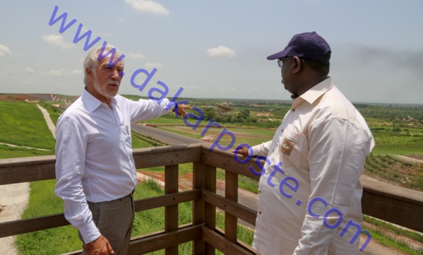Macky Sall visite les chantiers de Diamniadio Macky Sall visite les chantiers de Diamniadio