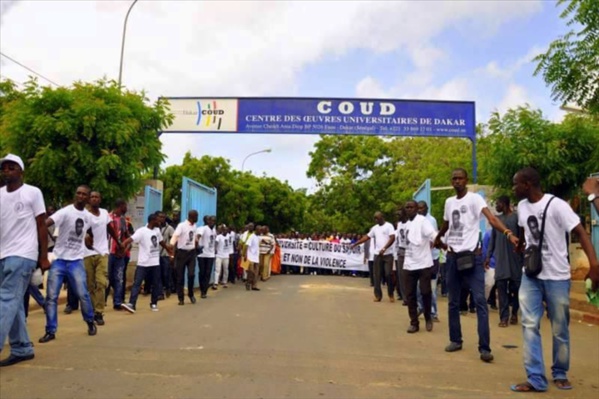 Le quator d'étudiants, présumés "caillasseurs" du véhicule Présidentiel, obtient la LP Le quator d'étudiants, présumés "caillasseurs" du véhicule Présidentiel, obtient la LP