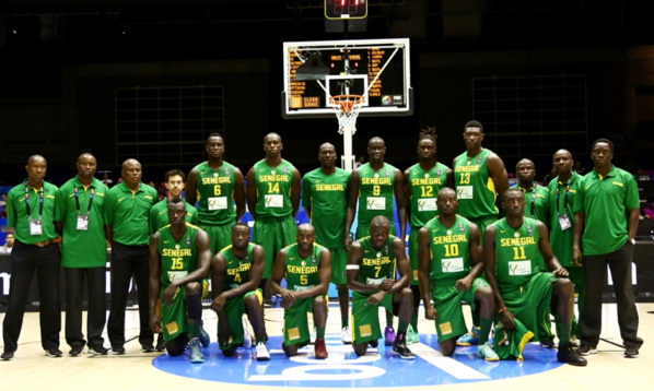 Les Lions reçoivent enfin leurs primes : Le directeur de Cabinet du ministre des Sports débarque avec les sous Les Lions reçoivent enfin leurs primes : Le directeur de Cabinet du ministre des Sports débarque avec les sous