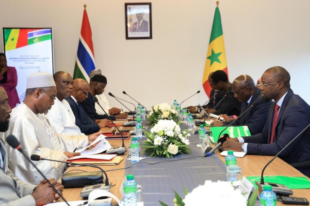 Revivez en images la séance de travail entre le Vice-Président de la Gambie, Muhammed B.S.JALLOW et le Premier Ministre Ousmane SONKO au building administratif Mamadou DIA. Revivez en images la séance de travail entre le Vice-Président de la Gambie, Muhammed B.S.JALLOW et le Premier Ministre Ousmane SONKO au building administratif Mamadou DIA.