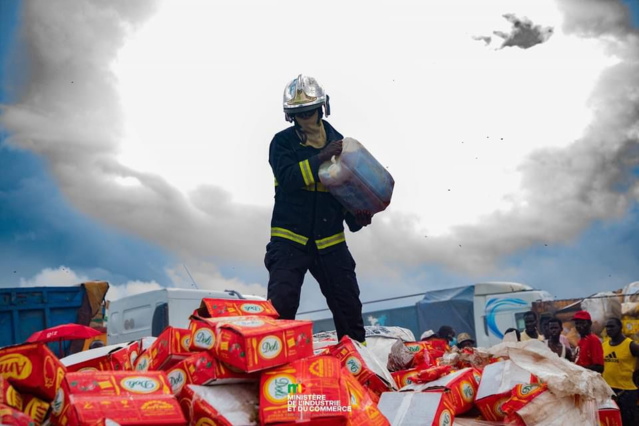 INCINÉRATION DE 701 TONNES DE PRODUITS IMPROPRES À LA CONSOMMATION | SERIGNE GUÈYE DIOP ANNONCE DES MESURES POUR PROTÉGER LES CONSOMMATEURS INCINÉRATION DE 701 TONNES DE PRODUITS IMPROPRES À LA CONSOMMATION | SERIGNE GUÈYE DIOP ANNONCE DES MESURES POUR PROTÉGER LES CONSOMMATEURS