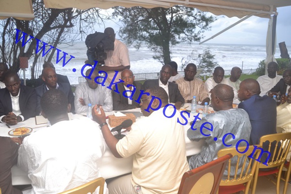 Le Président Macky Sall a rencontré des Dg et cadres pour... Le Président Macky Sall a rencontré des Dg et cadres pour...