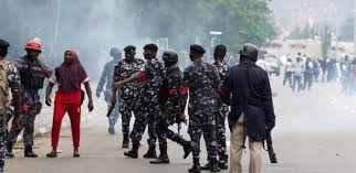 Nigeria: au moins 21 personnes ont été tuées dans les manifestations contre la vie chère, selon Amnesty International Nigeria: au moins 21 personnes ont été tuées dans les manifestations contre la vie chère, selon Amnesty International