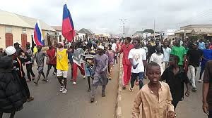 Nigeria : 7 Polonais arrêtés pour avoir arboré des drapeaux russes Nigeria : 7 Polonais arrêtés pour avoir arboré des drapeaux russes
