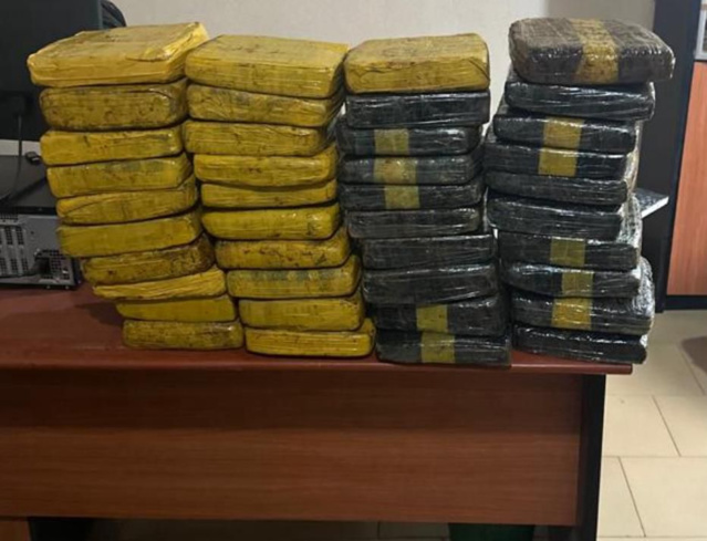 SAISIE DE MÉDICAMENTS D’UNE VALEUR DE 170 MILLIONS F CFA À KEUR AYIP ET DE CHANVRE INDIEN À MATAM SAISIE DE MÉDICAMENTS D’UNE VALEUR DE 170 MILLIONS F CFA À KEUR AYIP ET DE CHANVRE INDIEN À MATAM