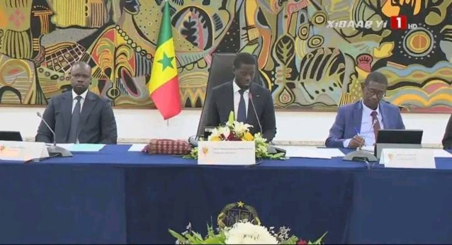 LE CHEF DE L’ÉTAT APPELLE À UNE REFONTE DE LA POLITIQUE DE RECHERCHE AGRICOLE AU SÉNÉGAL LE CHEF DE L’ÉTAT APPELLE À UNE REFONTE DE LA POLITIQUE DE RECHERCHE AGRICOLE AU SÉNÉGAL