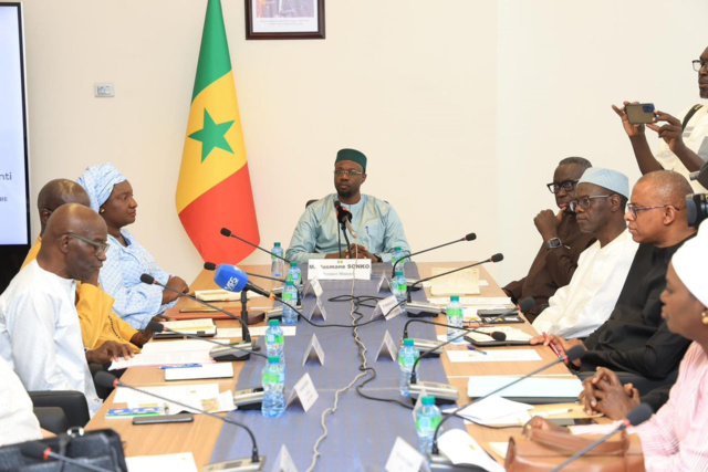 Le premier ministre, Ousmane SONKO, a présidé l'installation du Comité de commémoration du 80ᵉ anniversaire du massacre des Tirailleurs sénégalais à Thiaroye. Le premier ministre, Ousmane SONKO, a présidé l'installation du Comité de commémoration du 80ᵉ anniversaire du massacre des Tirailleurs sénégalais à Thiaroye.