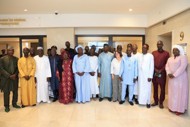 Le premier ministre, Ousmane SONKO, a présidé l'installation du Comité de commémoration du 80ᵉ anniversaire du massacre des Tirailleurs sénégalais à Thiaroye. Le premier ministre, Ousmane SONKO, a présidé l'installation du Comité de commémoration du 80ᵉ anniversaire du massacre des Tirailleurs sénégalais à Thiaroye.
