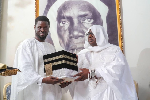 Revivez en images le "ziar" du chef de l'Etat, Bassirou Diomaye Faye, auprès de la communauté layenne ! Revivez en images le "ziar" du chef de l'Etat, Bassirou Diomaye Faye, auprès de la communauté layenne !