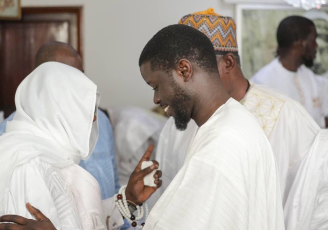 Revivez en images le "ziar" du chef de l'Etat, Bassirou Diomaye Faye, auprès de la communauté layenne ! Revivez en images le "ziar" du chef de l'Etat, Bassirou Diomaye Faye, auprès de la communauté layenne !