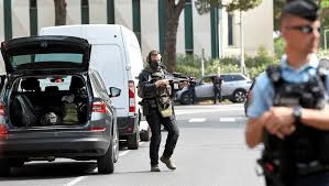 Explosion devant la synagogue de La Grande Motte, un policier blessé Explosion devant la synagogue de La Grande Motte, un policier blessé