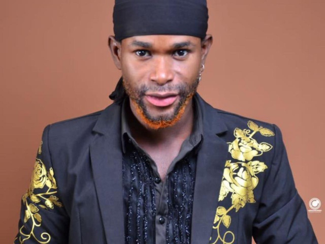 Affaire «Aziz Dabala» : le septième suspect se rase le crâne pour… Affaire «Aziz Dabala» : le septième suspect se rase le crâne pour…