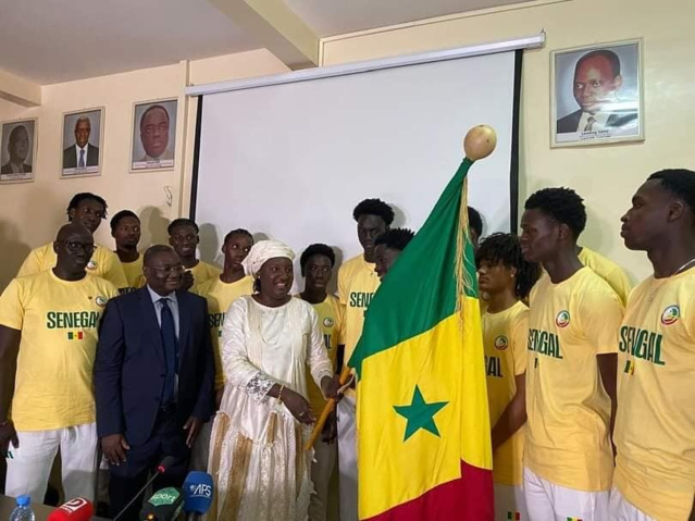 AFROBASKET U18 | LA MINISTRE KHADY DIENE GAYE ENCOURAGE LES LIONCEAUX À JOUER « À FOND » POUR HONORER LE DRAPEAU AFROBASKET U18 | LA MINISTRE KHADY DIENE GAYE ENCOURAGE LES LIONCEAUX À JOUER « À FOND » POUR HONORER LE DRAPEAU