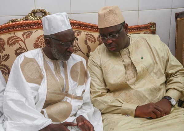 En images, les condoléances de SEM Macky Sall à la famille Tall