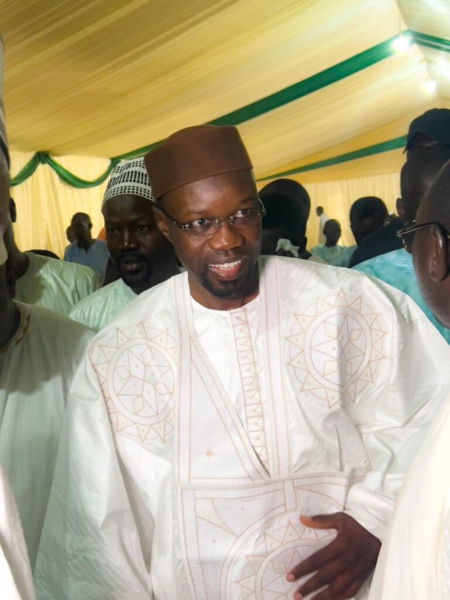 Le premier ministre , Ousmane Sonko , à Touba Le premier ministre , Ousmane Sonko , à Touba